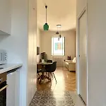 Bright House Apartment *